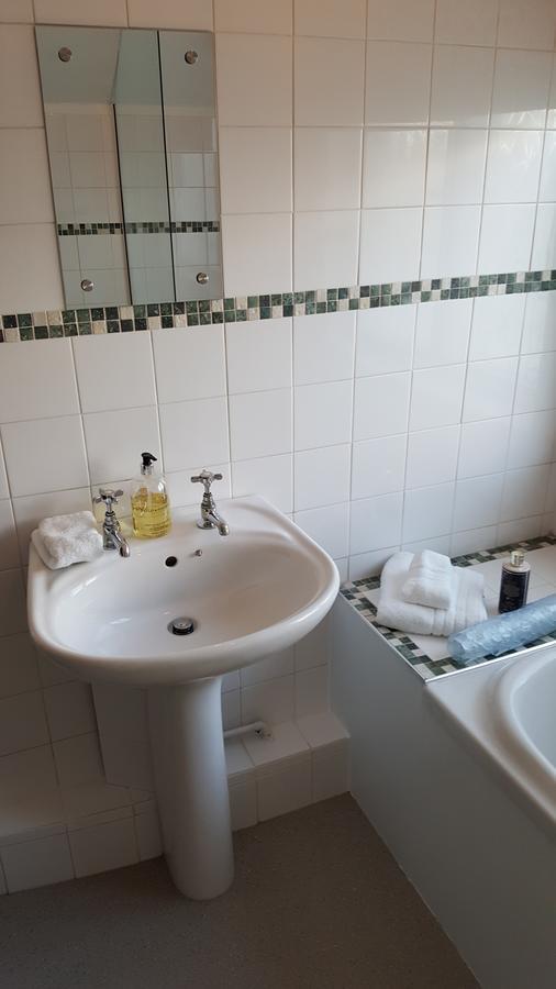 Sadlers Guest House Wokingham Dış mekan fotoğraf